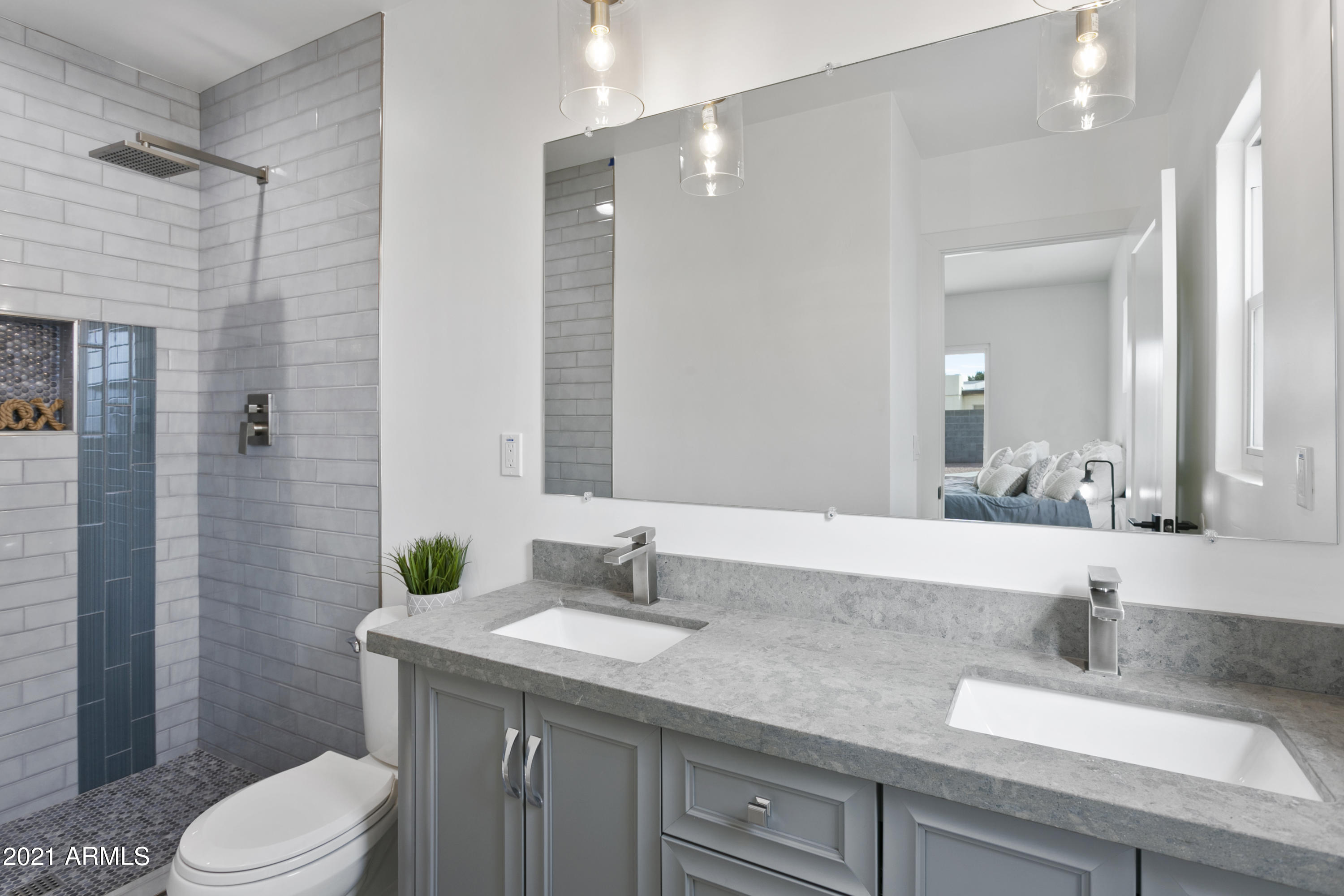 801 West Picadilly Road Phoenix, AZ 85013 - Photo 39 of 54 Second Master Bathroom 1