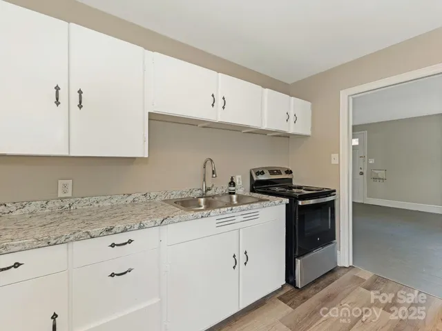 $949,900 | 1301 South Kings Drive, Charlotte, NC 28207