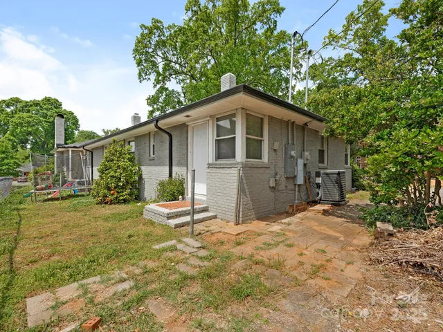 $949,900 | 1301 South Kings Drive, Charlotte, NC 28207