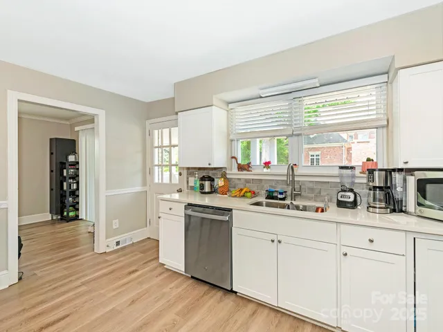 $949,900 | 1301 South Kings Drive, Charlotte, NC 28207