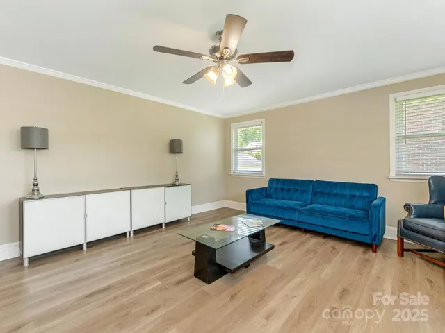 $949,900 | 1301 South Kings Drive, Charlotte, NC 28207