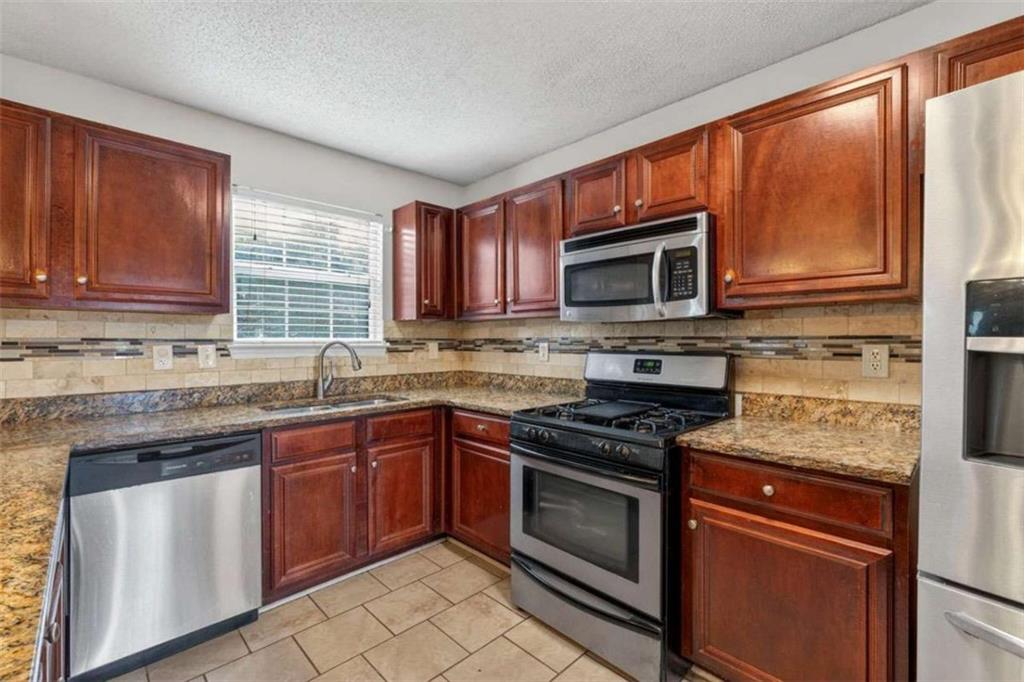 11961 Markham Way Hampton, GA 30228 - Photo 13 of 30