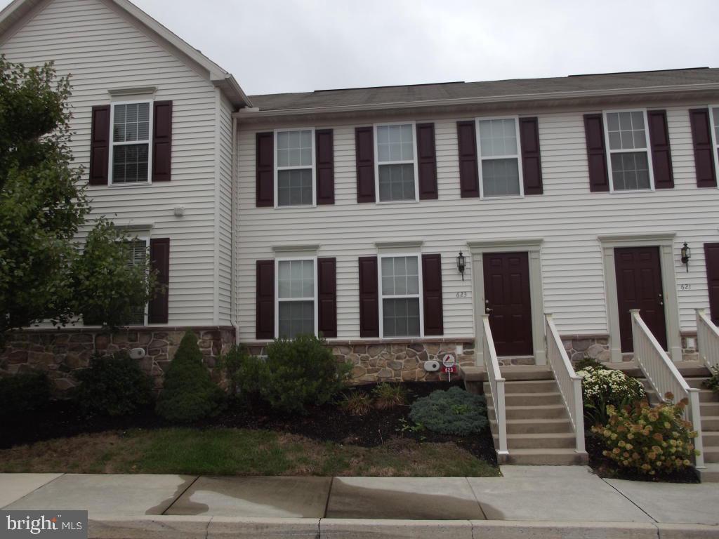623 Creekside Lane Lititz, PA 17543 - Photo 2 of 24