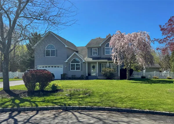 $899,000 | 15 Whitetail Court, Center Moriches, NY 11934