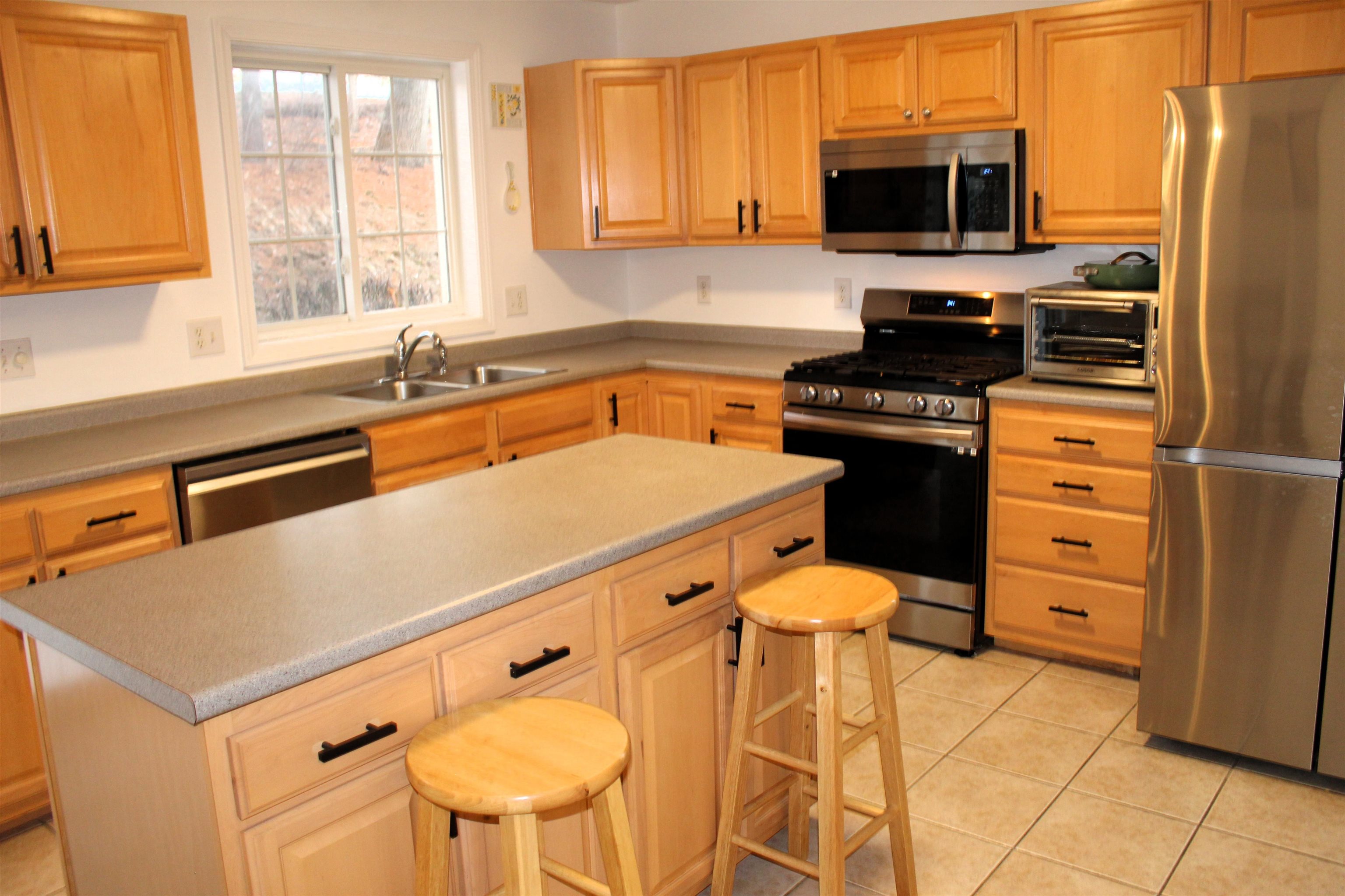 38 Georgetown Drive Nashua, NH 03062 - Photo 5 of 26