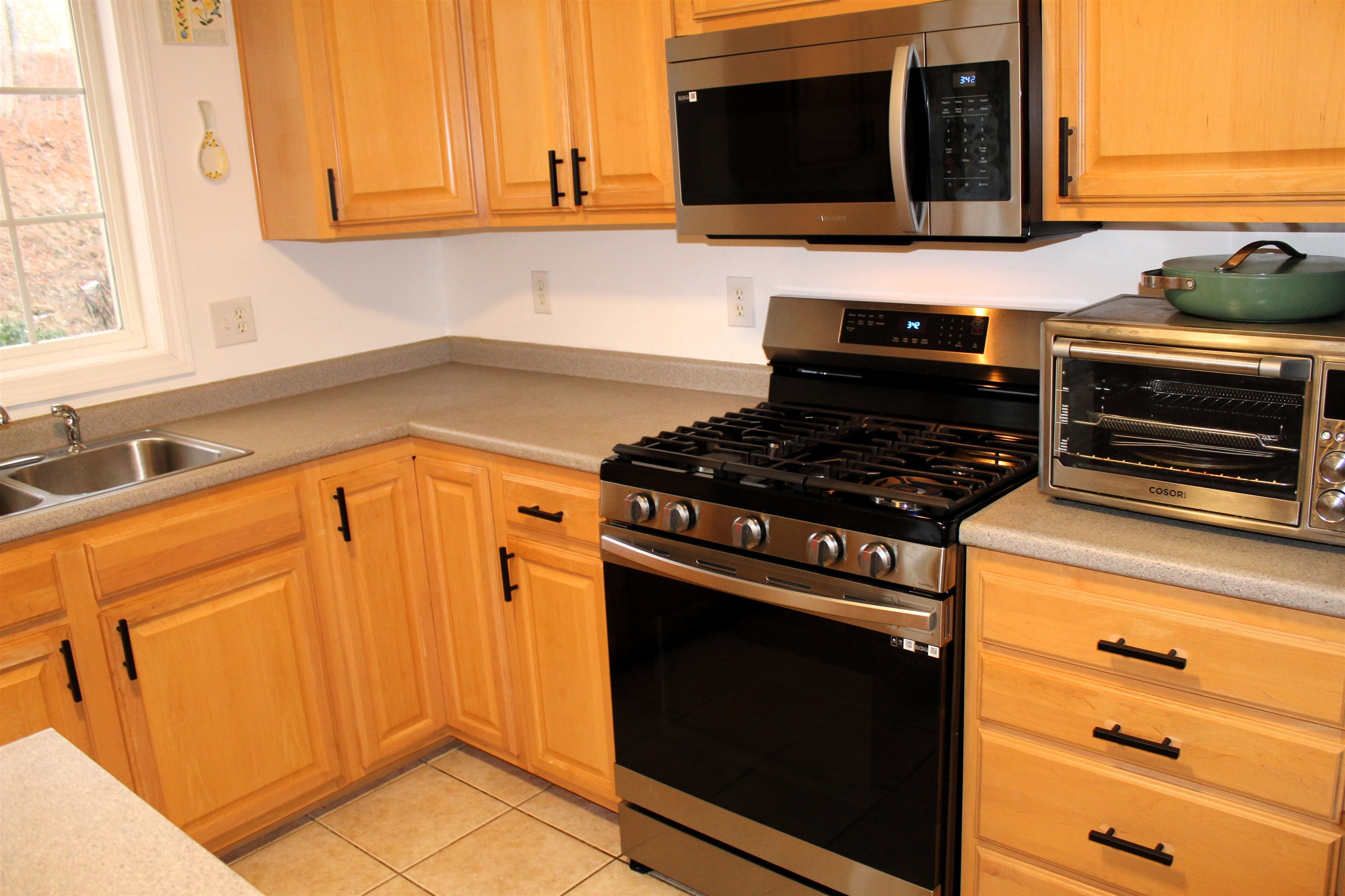 38 Georgetown Drive Nashua, NH 03062 - Photo 6 of 26