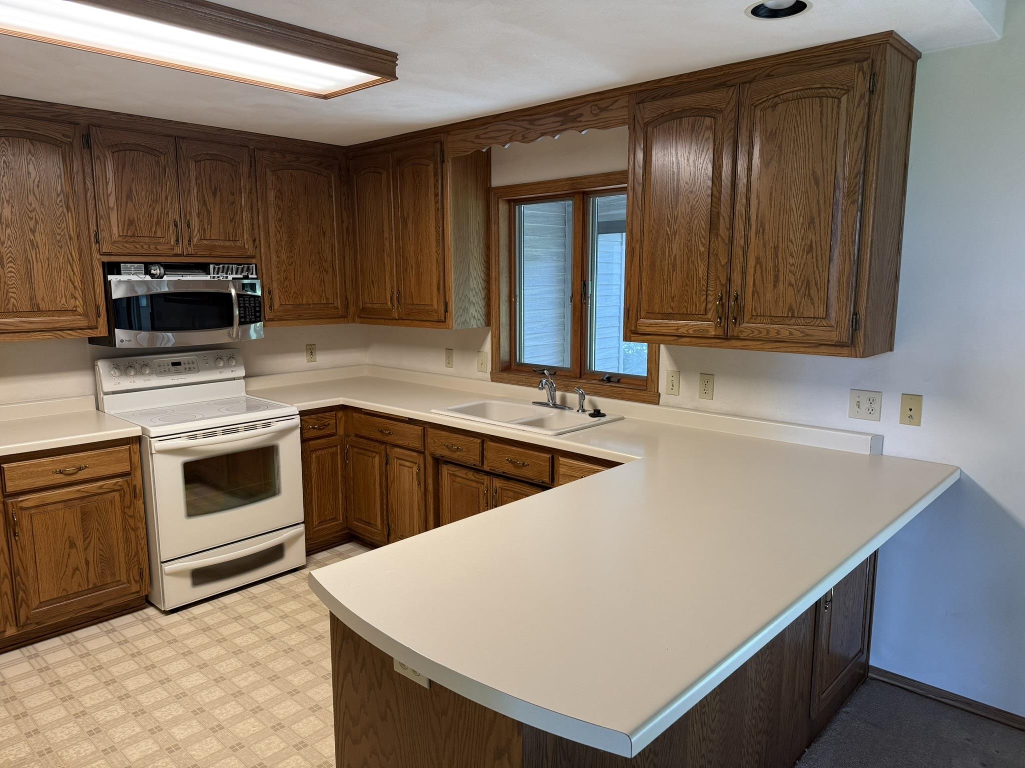 1864 Imperial Road Oshkosh, WI 54904 - Photo 5 of 25