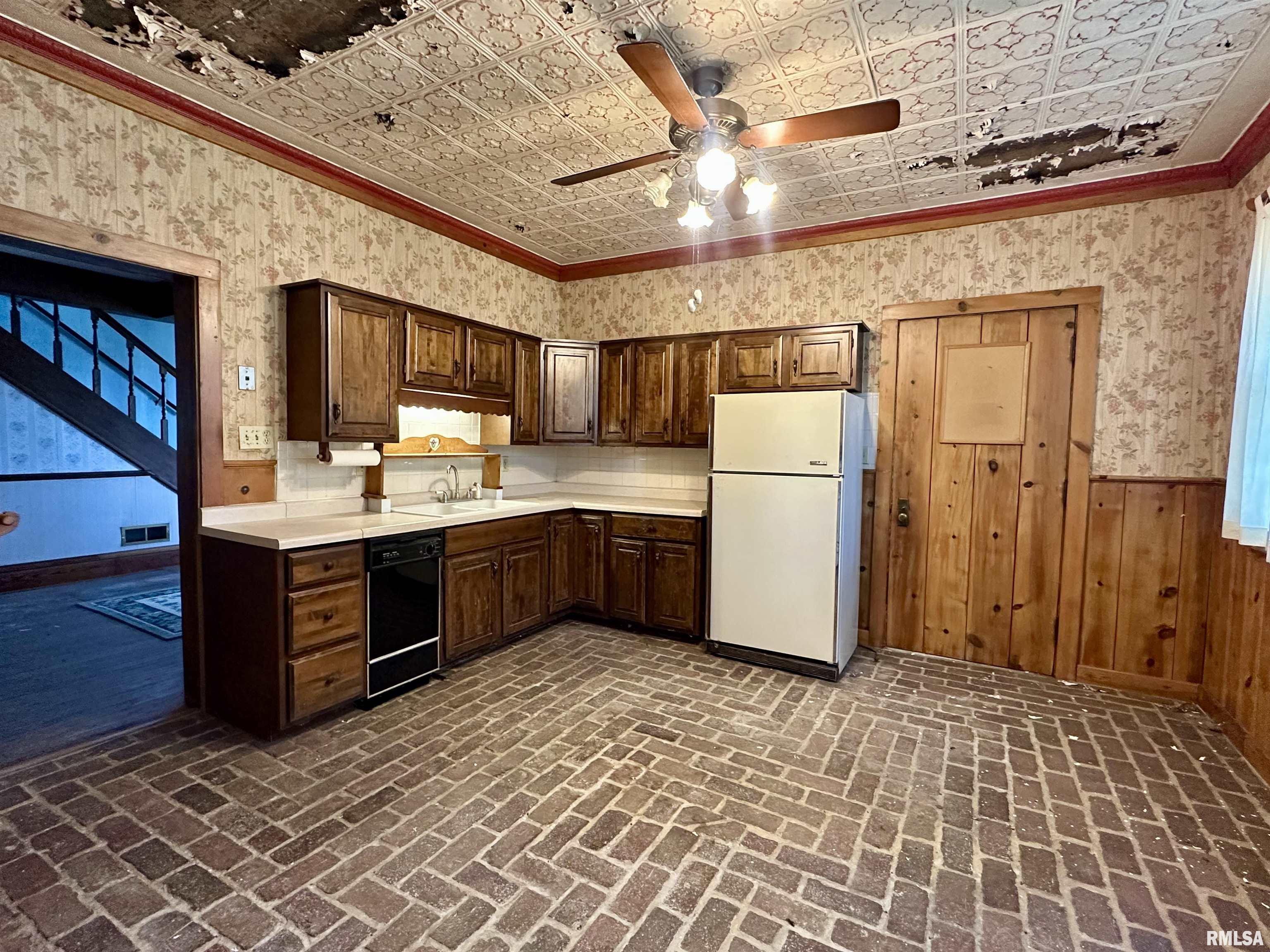 206 32nd Avenue North Clinton, IA 52732 - Photo 14 of 29