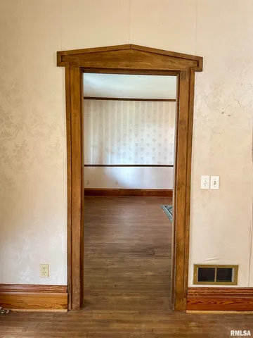 $191,000 | 206 32nd Avenue North, Clinton, IA 52732