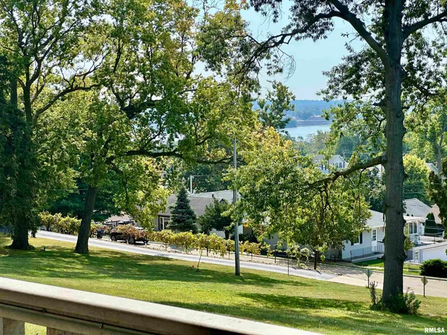 $191,000 | 206 32nd Avenue North, Clinton, IA 52732