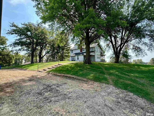 $191,000 | 206 32nd Avenue North, Clinton, IA 52732