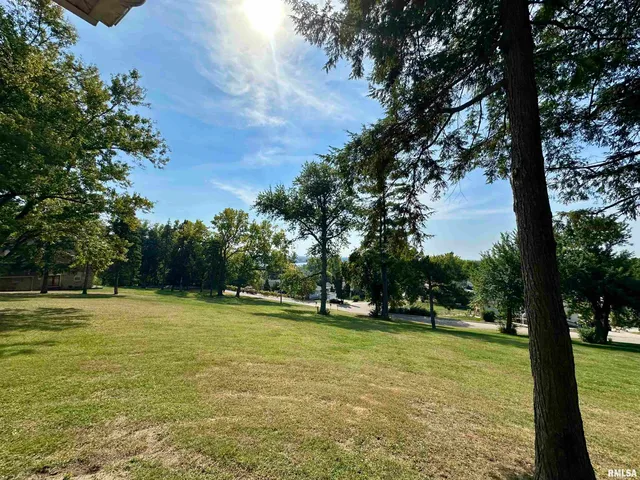 $191,000 | 206 32nd Avenue North, Clinton, IA 52732