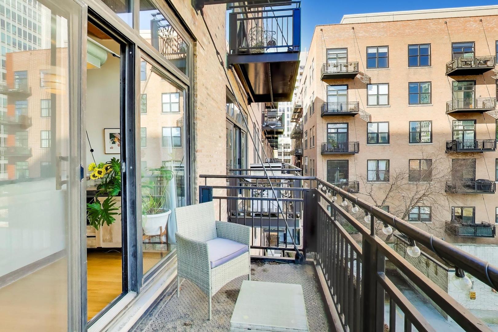 520 West Huron Street, Unit 409 Chicago, IL 60654 - Photo 16 of 35