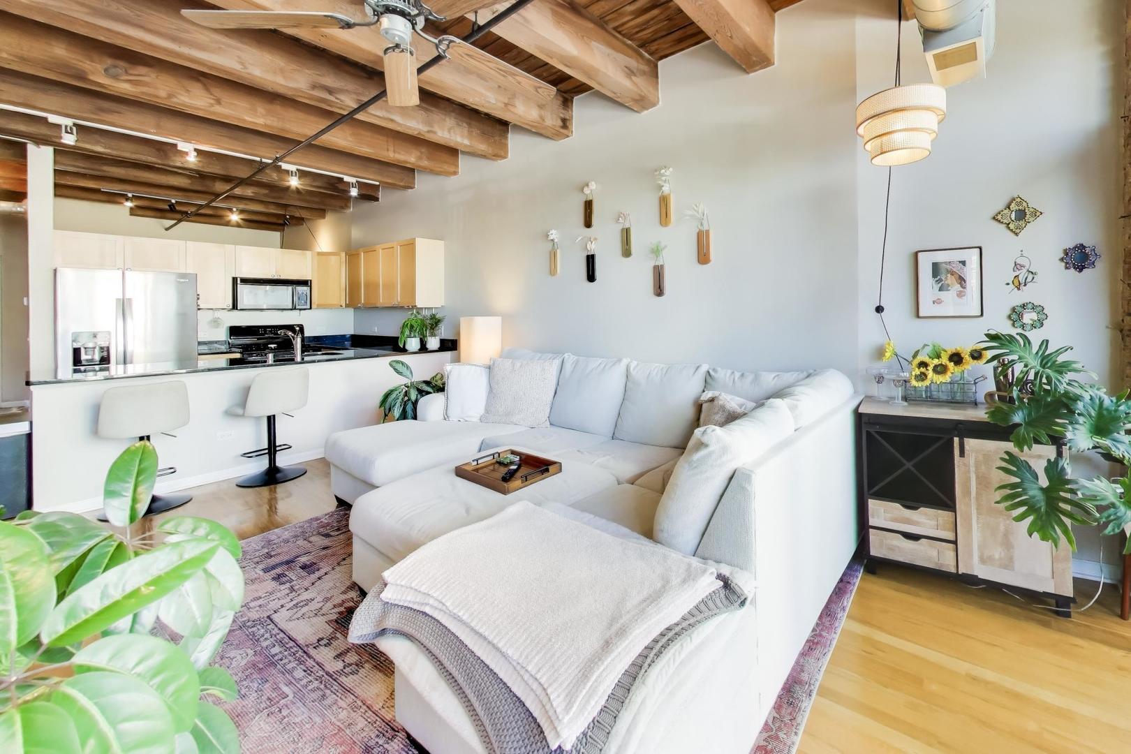 520 West Huron Street, Unit 409 Chicago, IL 60654 - Photo 4 of 35