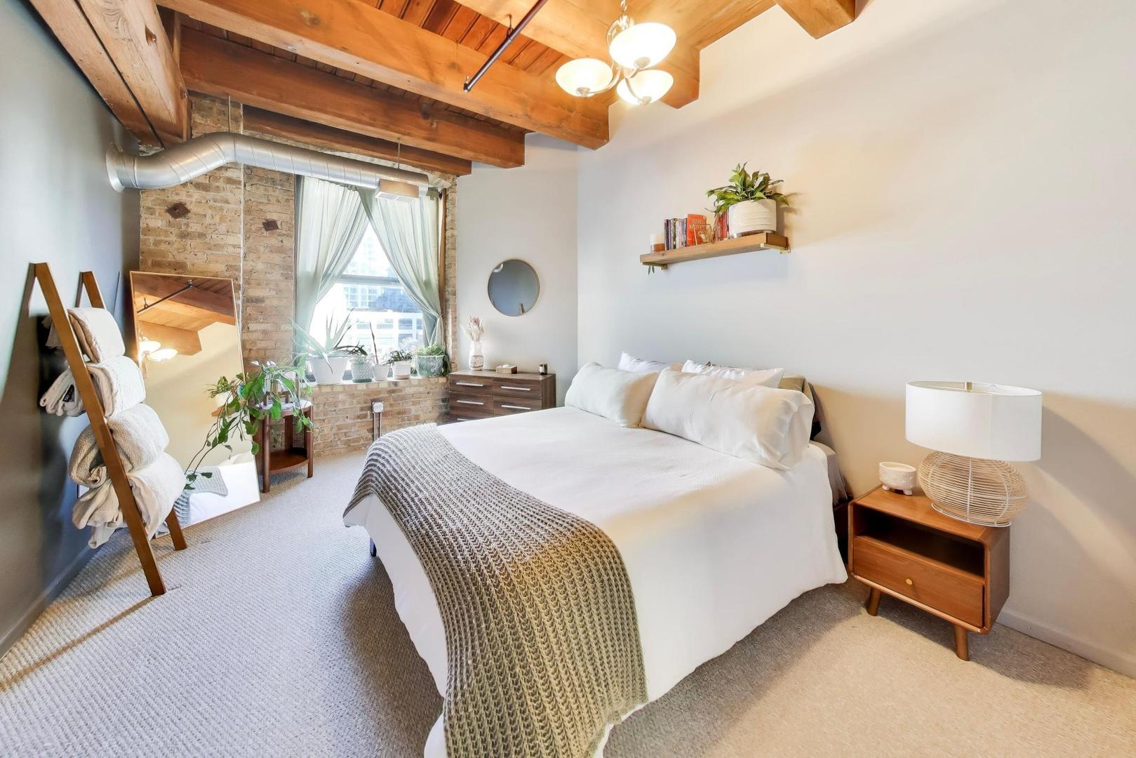 520 West Huron Street, Unit 409 Chicago, IL 60654 - Photo 8 of 35