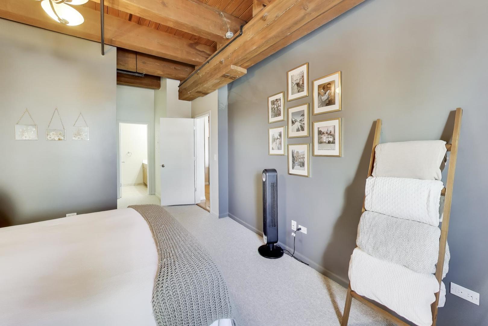 520 West Huron Street, Unit 409 Chicago, IL 60654 - Photo 9 of 35