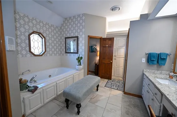 $1,500,000 | 304 Reavley Drive, Lamar, MO 64759