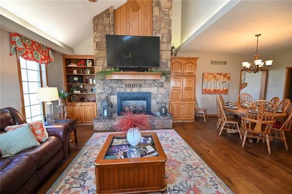 $1,500,000 | 304 Reavley Drive, Lamar, MO 64759