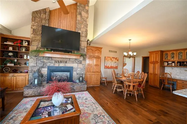 $1,500,000 | 304 Reavley Drive, Lamar, MO 64759