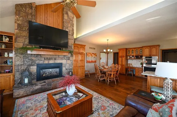 $1,500,000 | 304 Reavley Drive, Lamar, MO 64759