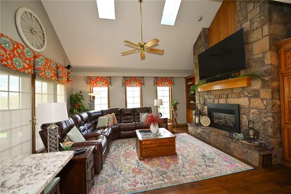 $1,500,000 | 304 Reavley Drive, Lamar, MO 64759