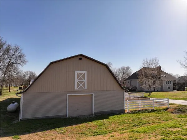 $1,500,000 | 304 Reavley Drive, Lamar, MO 64759