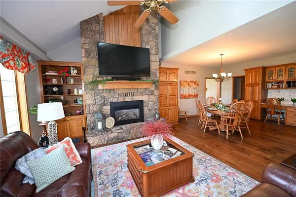 $1,500,000 | 304 Reavley Drive, Lamar, MO 64759