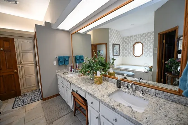 $1,500,000 | 304 Reavley Drive, Lamar, MO 64759