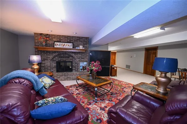 $1,500,000 | 304 Reavley Drive, Lamar, MO 64759