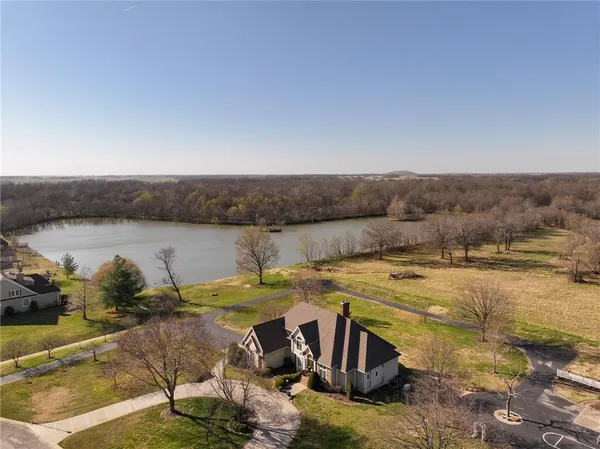 $1,500,000 | 304 Reavley Drive, Lamar, MO 64759