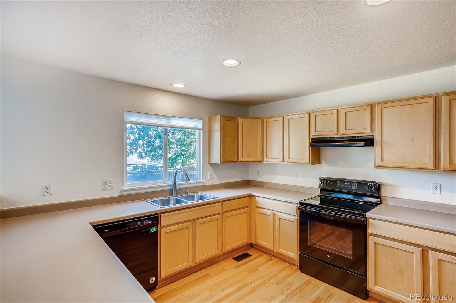 9894 Saybrook Street Highlands Ranch, CO 80126 - Photo 5 of 26 Gallery Image 5