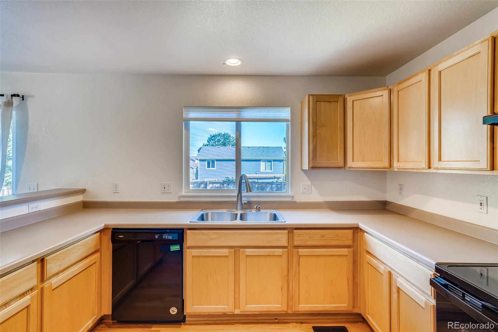 9894 Saybrook Street Highlands Ranch, CO 80126 - Photo 7 of 26 Gallery Image 7