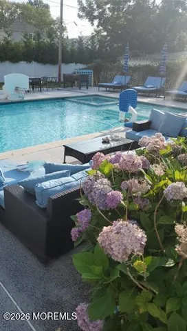 a view of yard with green space