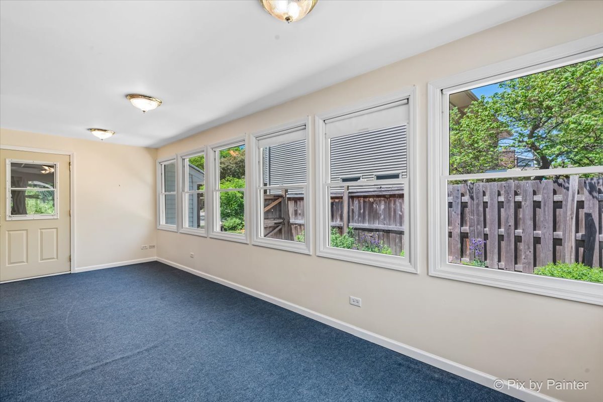 1599 Burning Trail Wheaton, IL 60189 - Photo 22 of 64 an empty room with windows