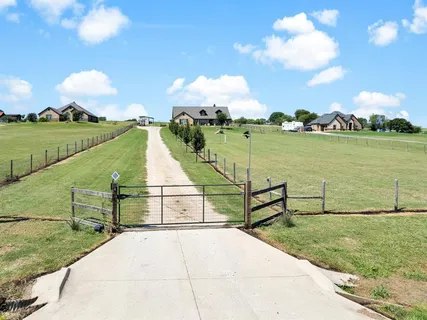 $590,000 | 128 County Road 4430, Decatur, TX 76234