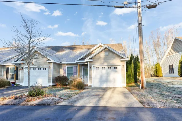 $319,000 | 28 Owens Drive, Unit 92, Swanzey, NH 03446