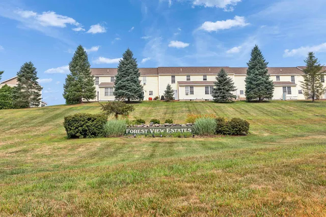 $319,000 | 28 Owens Drive, Unit 92, Swanzey, NH 03446