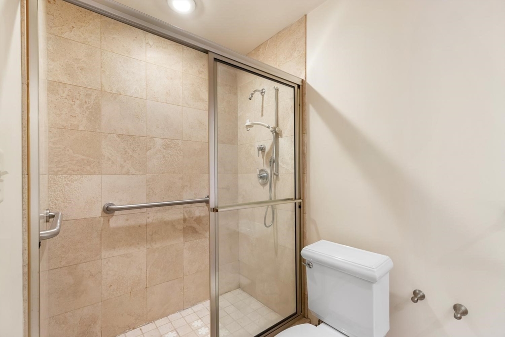 196 Main Street, Unit 1 Gloucester, MA 01930 - Photo 21 of 36