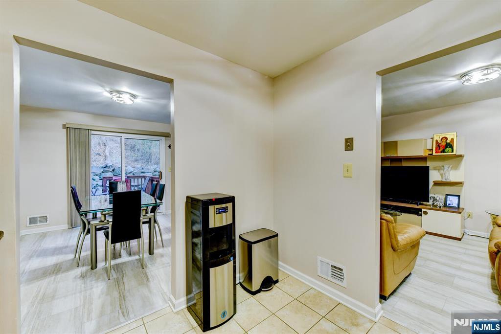 6 Hansen Place, Unit 6 Wayne, NJ 07470 - Photo 25 of 49