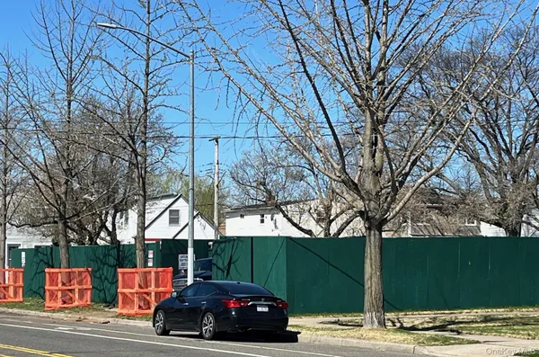 $1,800,000 | 264-01 82nd Avenue | Floral Park