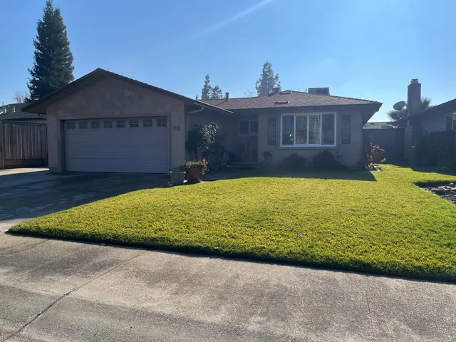 a view of a house with a yard