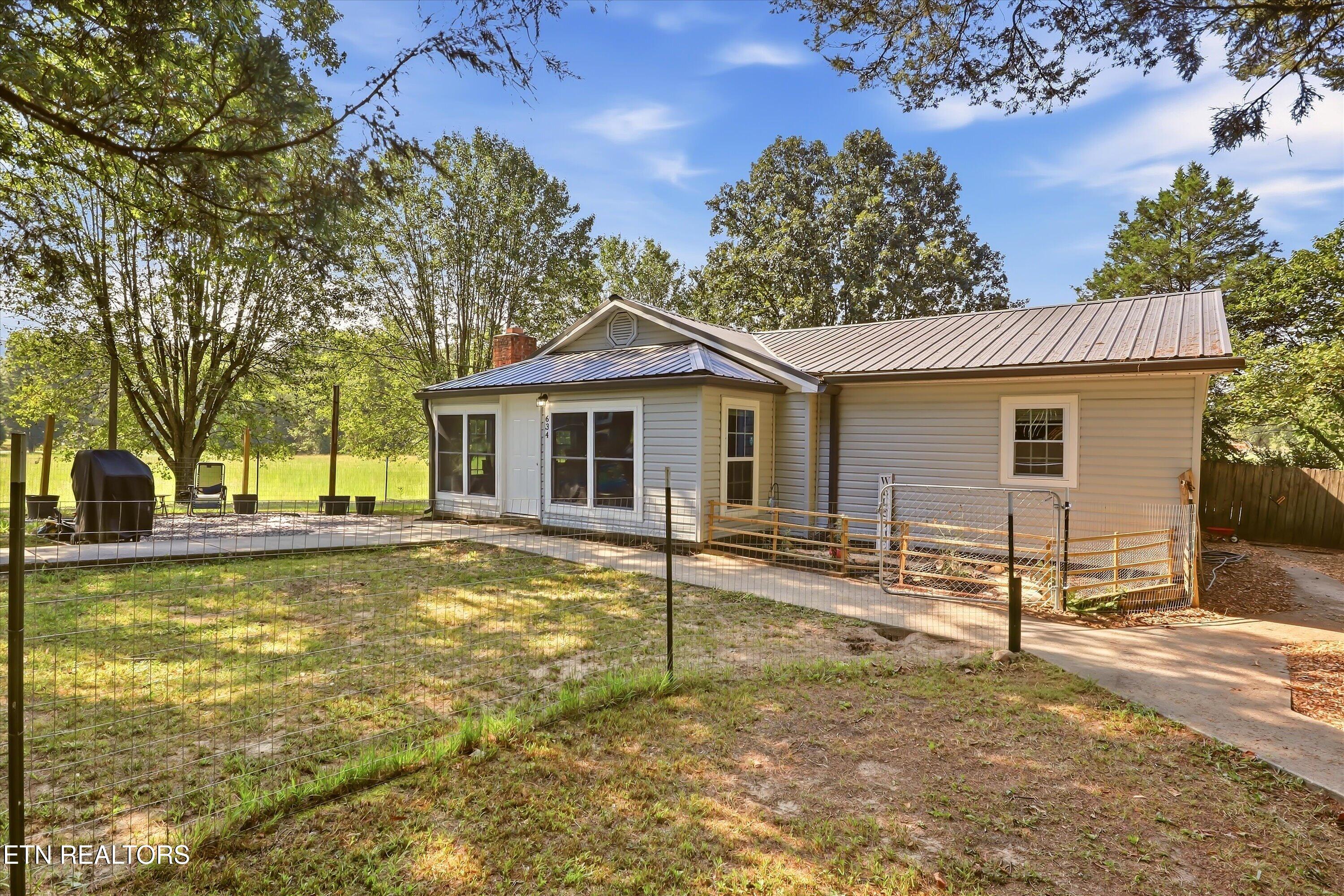 634 Johnson Road Oliver Springs, TN 37840 - Photo 6 of 22 Home