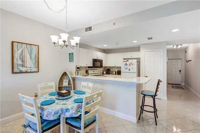 $2,995 | 4530 Botanical Pl Circle, Unit 206, Naples, FL 34112