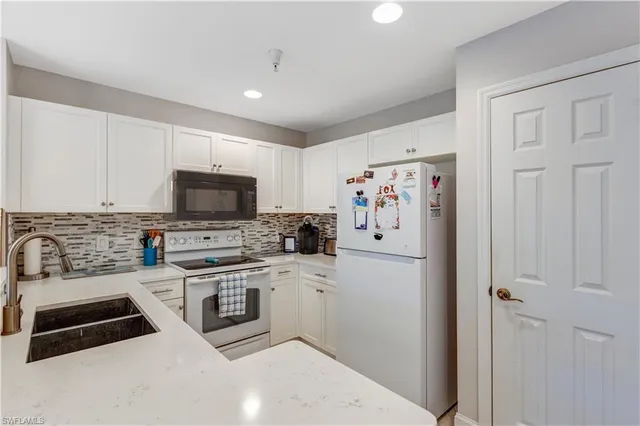 $2,995 | 4530 Botanical Pl Circle, Unit 206, Naples, FL 34112