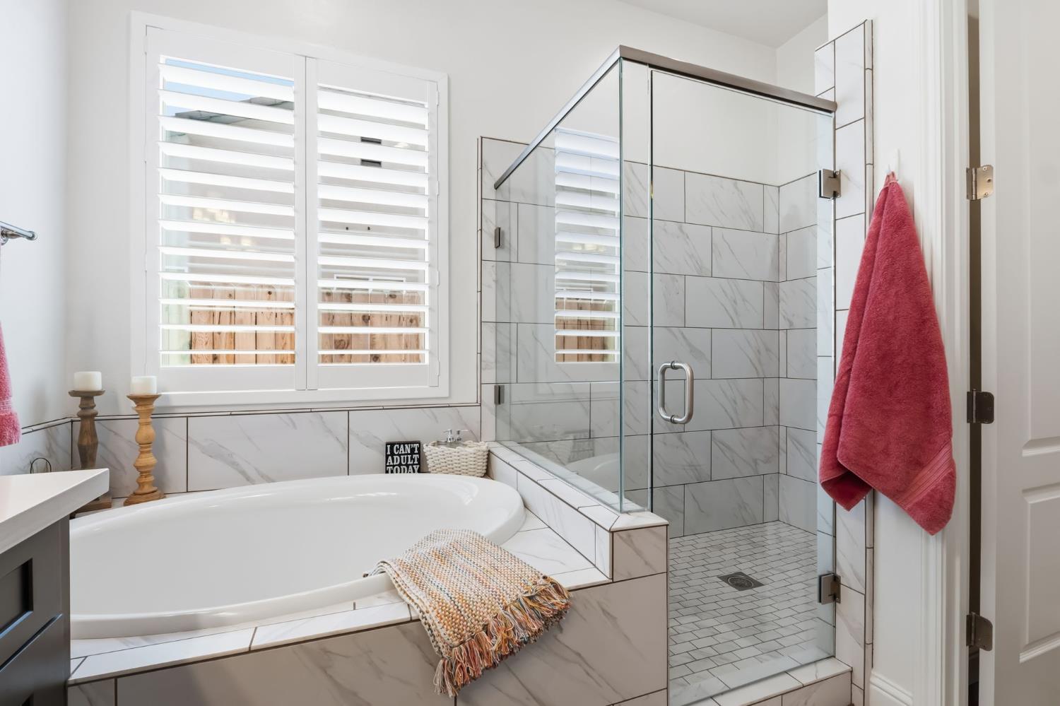 2100 Azalea Street Kingsburg, CA 93631 - Photo 29 of 54 a bathroom with a bathtub and shower