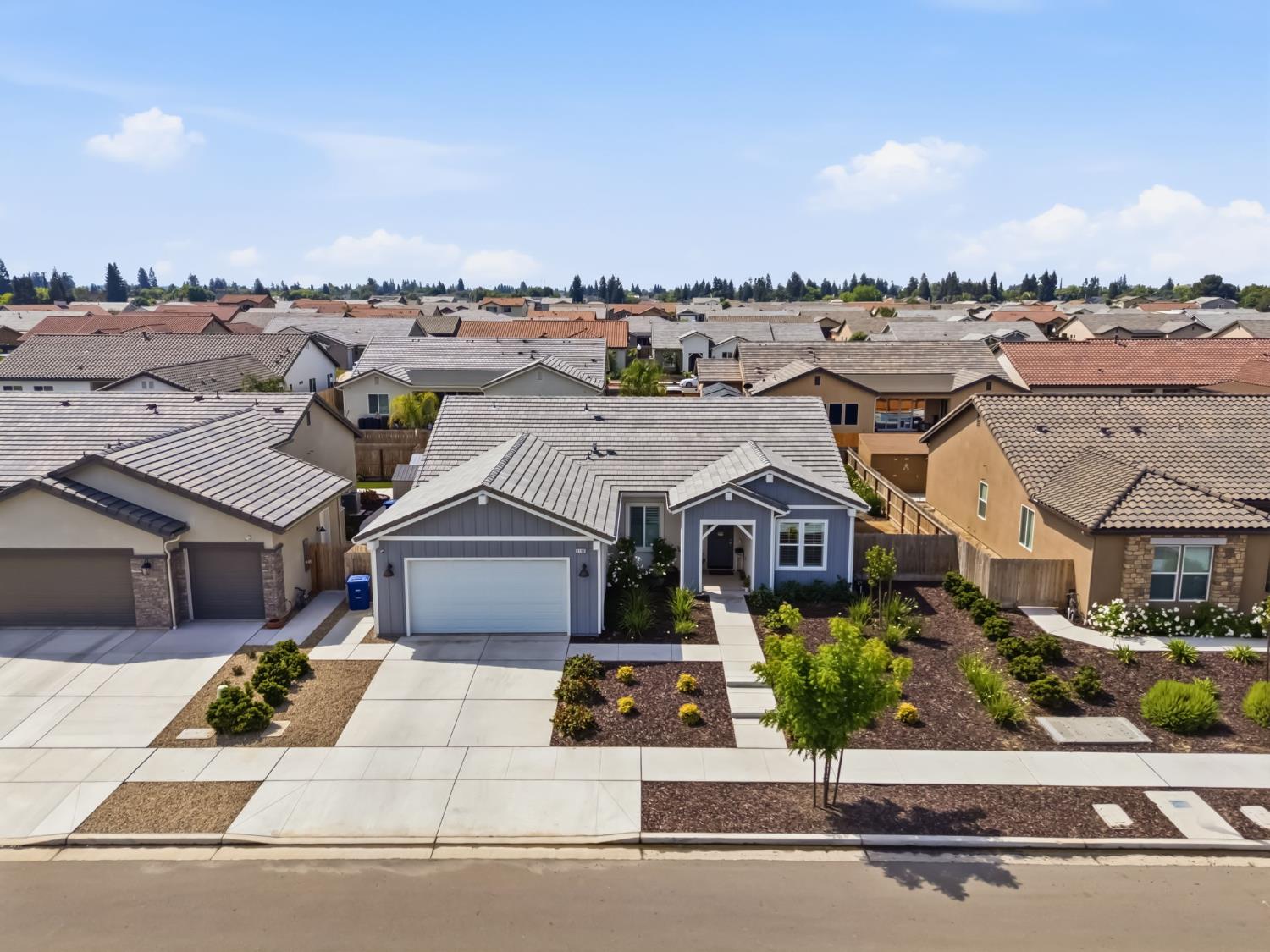 2100 Azalea Street Kingsburg, CA 93631 - Photo 36 of 54 an aerial view of a house