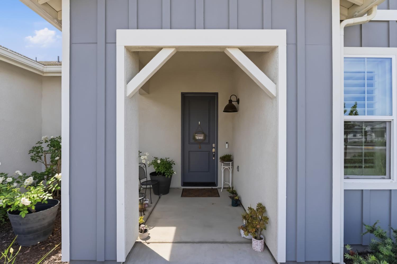 2100 Azalea Street Kingsburg, CA 93631 - Photo 7 of 54 a view of entryway