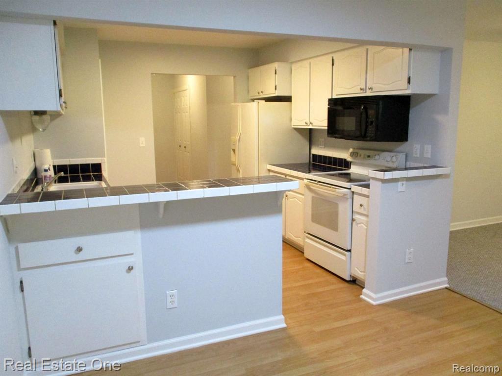 1685 Riverside Drive, Unit 7 Rochester Hills, MI 48309 - Photo 6 of 24