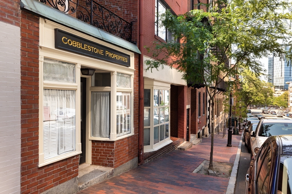 2 Derne Street Boston, MA 02114 - Photo 4 of 26