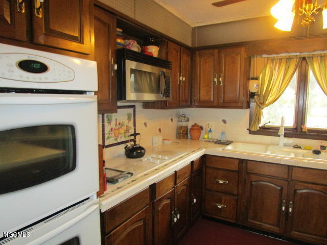 11051 Shorecrest Road Biloxi, MS 39532 - Photo 11 of 28 IMG_2973